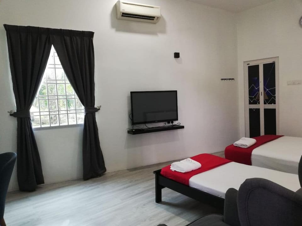 TV and multimedia, Photo of the whole room, Bedroom