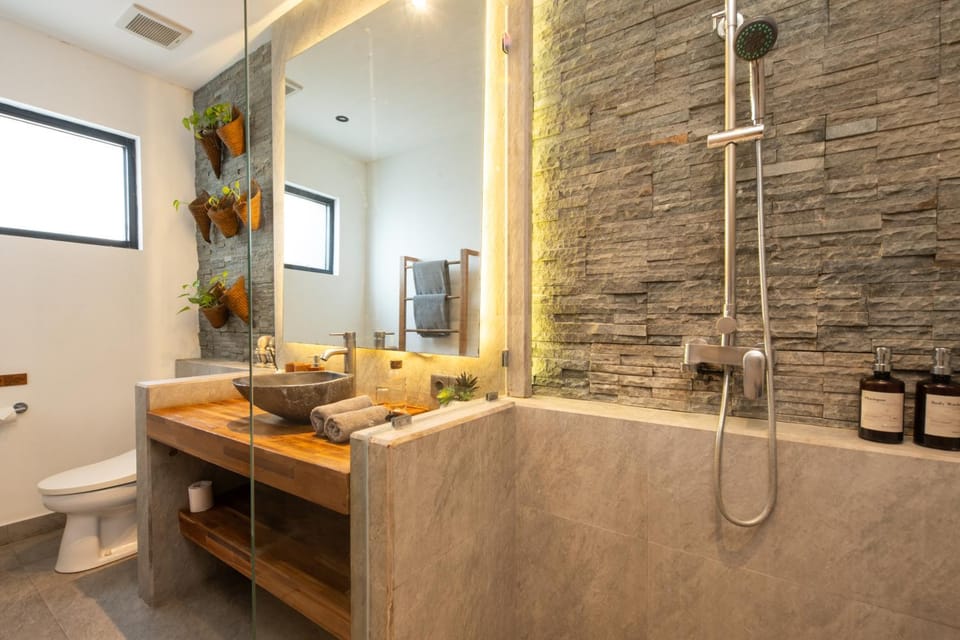 Shower, Toilet, Bathroom, towels