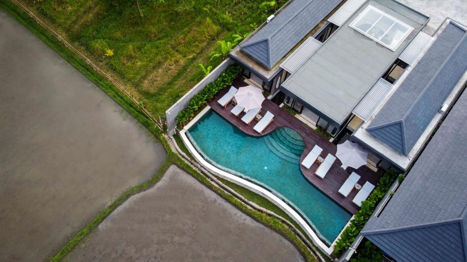 Natural landscape, View (from property/room), Balcony/Terrace, Swimming pool, sunbed