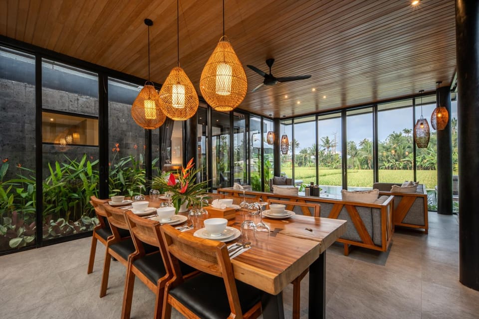 Garden, Living room, Seating area, Dining area, Garden view, Pool view