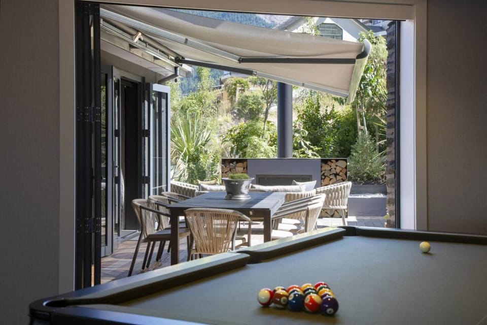 38 Edinburgh by MajorDomo Villa in Queenstown