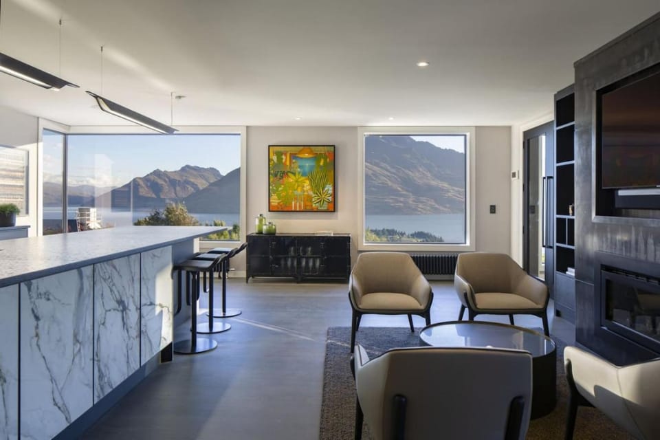 38 Edinburgh by MajorDomo Villa in Queenstown