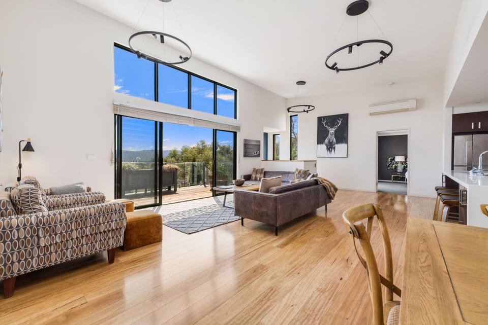 View (from property/room), Living room, Photo of the whole room, Seating area
