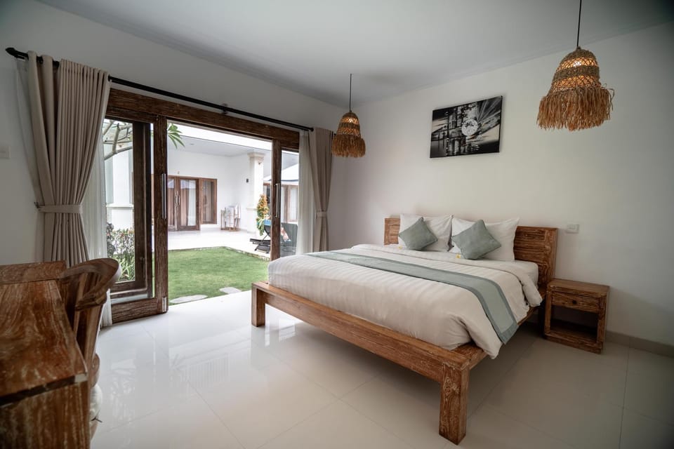 Bed, Bedroom, Garden view