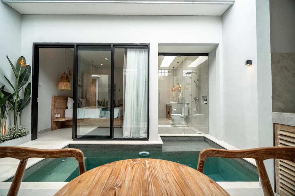 Bedroom, Pool view