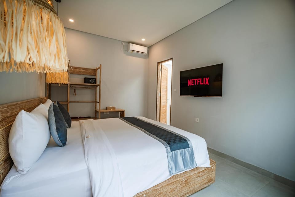 Bed, Bathroom, TV and multimedia, View (from property/room), Bedroom, Pool view, Area and facilities, hair dryier, internet, safe, storage, towels, wardrobe, kitchen, air conditioner