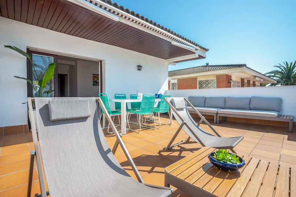 View (from property/room), Balcony/Terrace, Seating area, Dining area, sunbed
