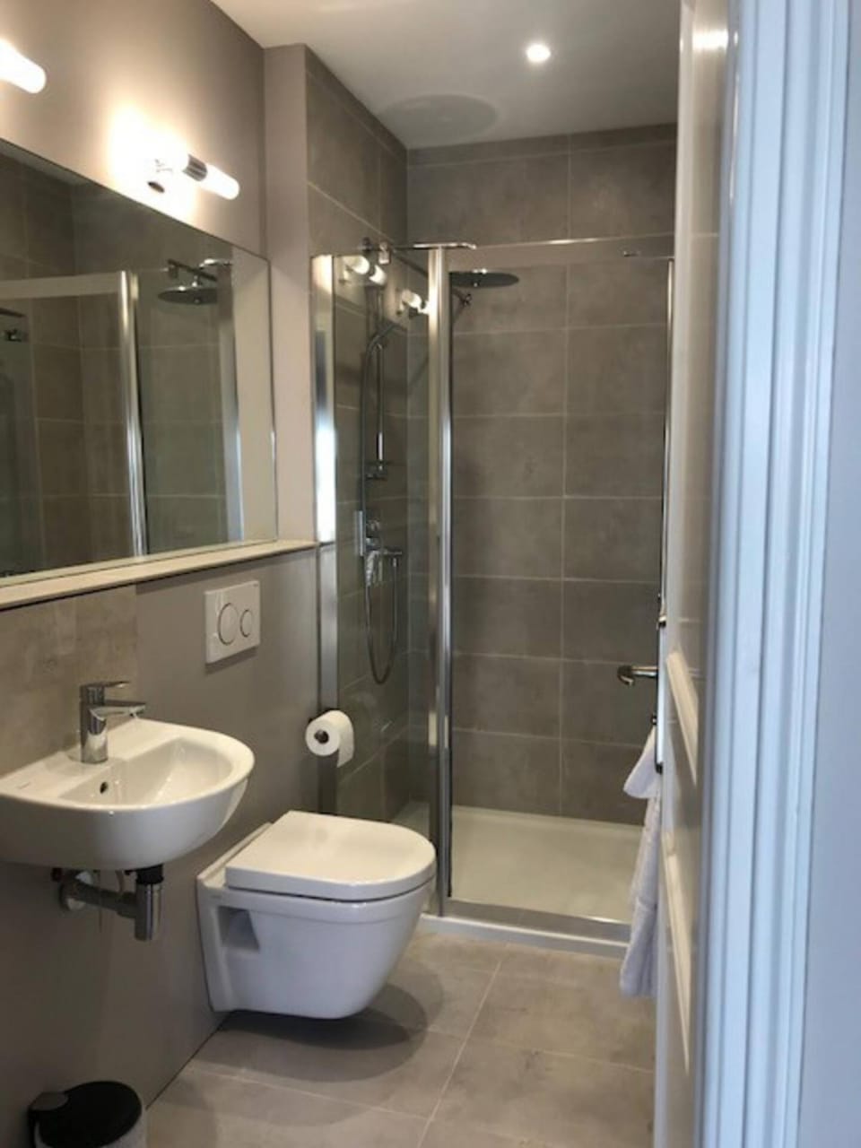 Facade/entrance, Bathroom, Kitchen or kitchenette, Living room, Dining area, Bedroom