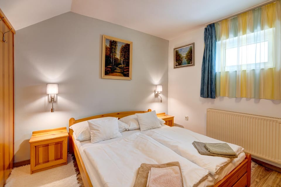 Bed, Photo of the whole room, Bedroom, pet friendly