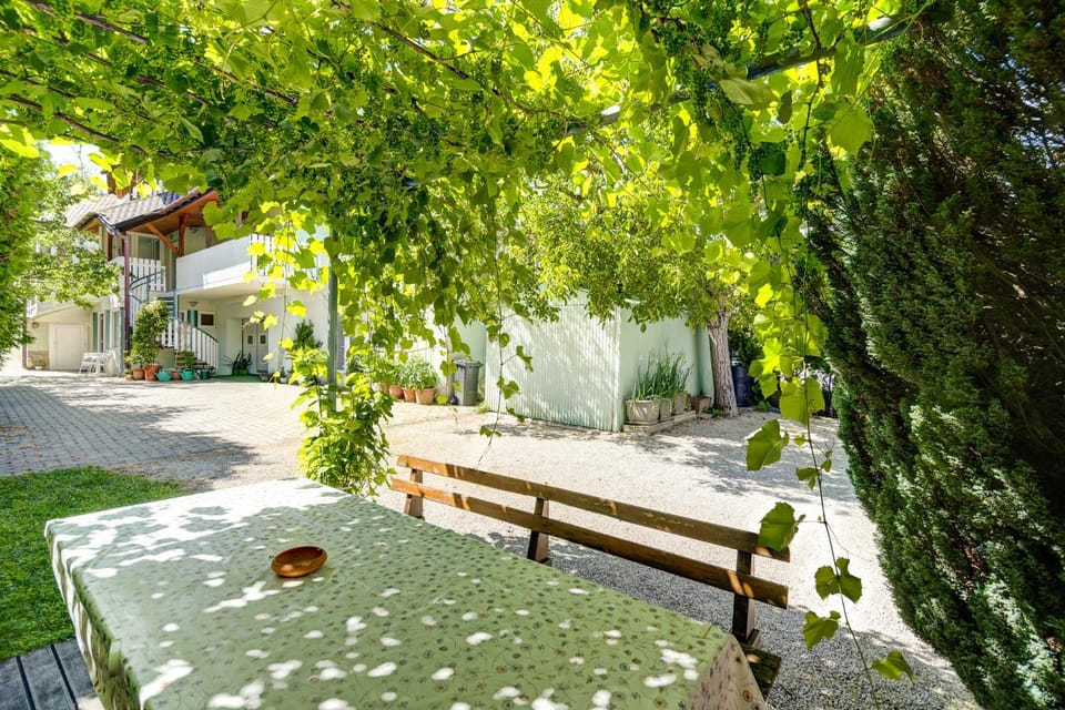 Day, Garden, Garden, Garden view, Inner courtyard view, pet friendly
