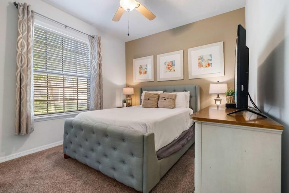 Townhome with Private Pool, BBQ & FREE Waterpark House in Osceola County