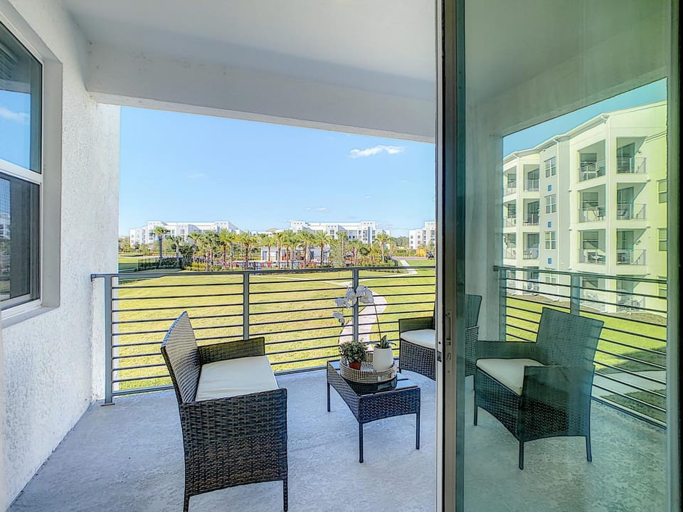 Updated Condo, 5 mi to Disney, On-site Water Park Apartment in Kissimmee