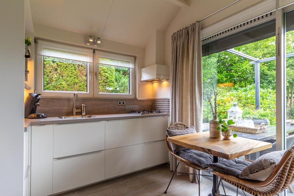 Kitchen or kitchenette, Dining area, Garden view