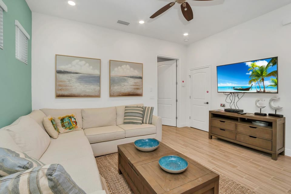 Gorgeous Margaritaville Cottage wPrivate Patio House in Bay Lake