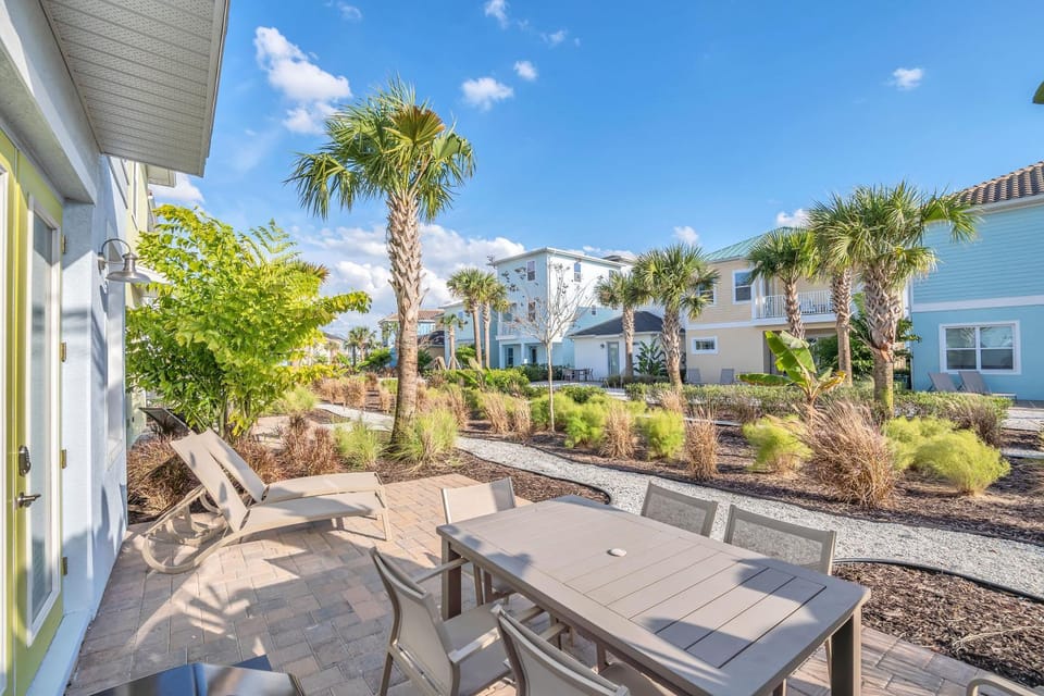Gorgeous Margaritaville Cottage wPrivate Patio House in Bay Lake