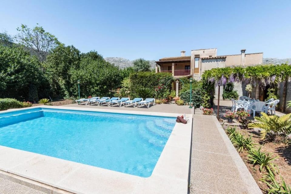 Villa between Pollensa old town and Port Pollensa by Renthousing House in Raiguer