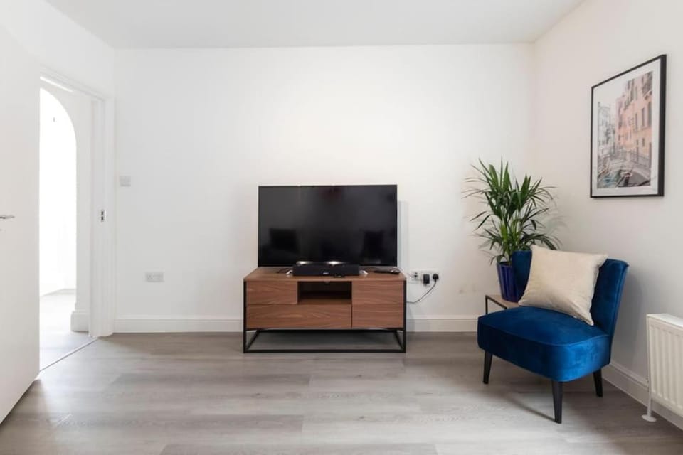 Communal lounge/ TV room, Living room, Seating area