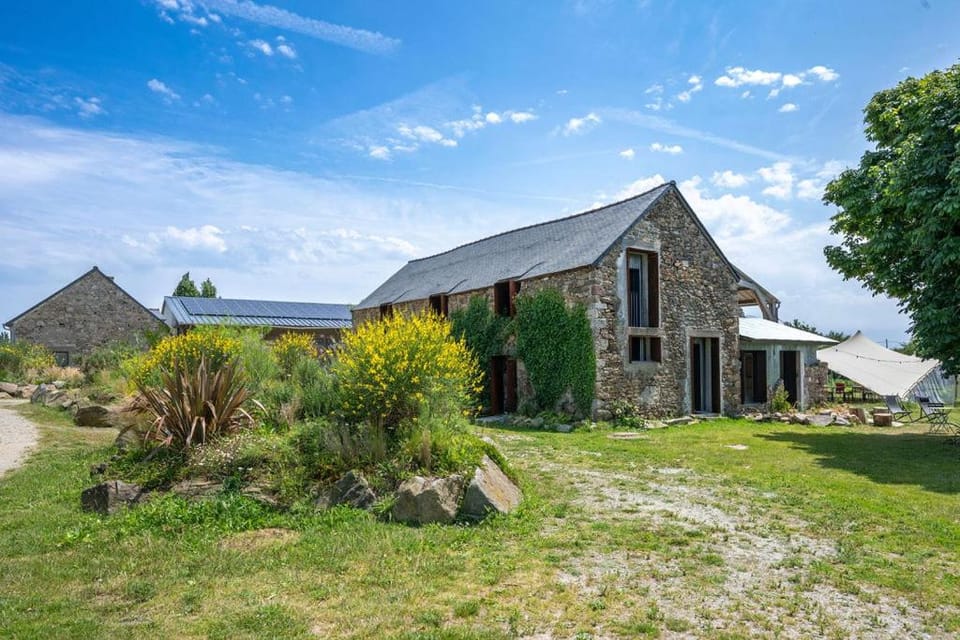 La Ferme du golf, gîte atypique et artistique Bed and Breakfast in Brittany