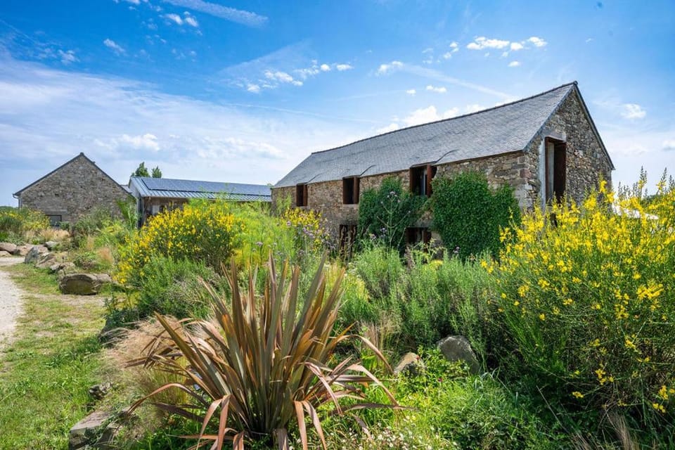 La Ferme du golf, gîte atypique et artistique Bed and Breakfast in Brittany