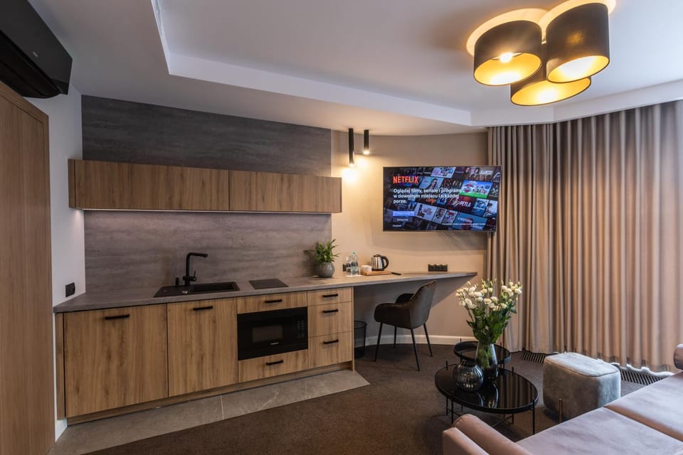 Kitchen or kitchenette, Seating area, Dining area