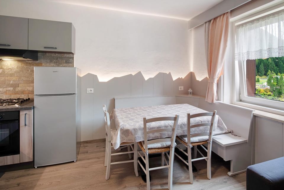 Property building, Kitchen or kitchenette, Living room