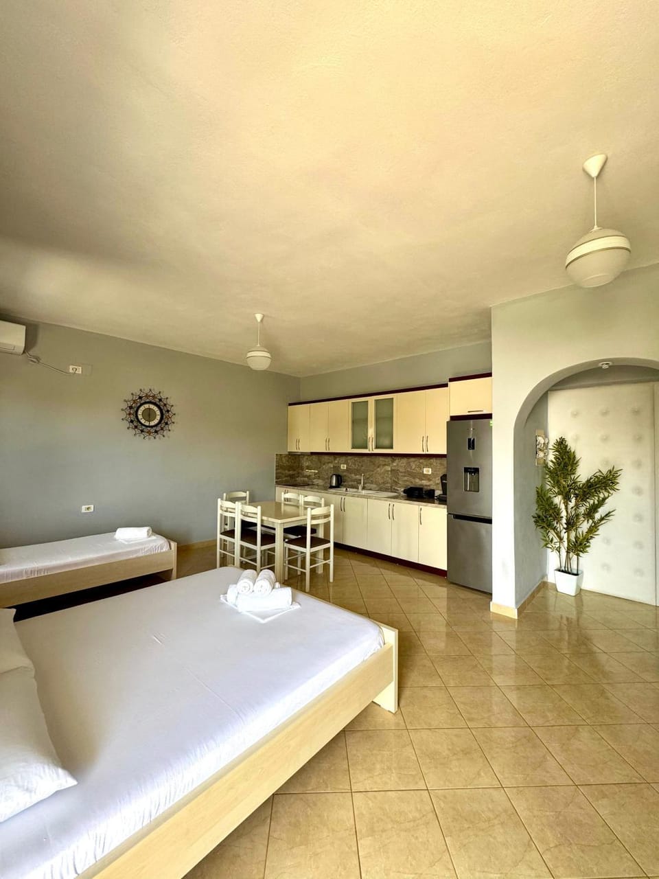 Bed, Kitchen or kitchenette, Photo of the whole room, Bedroom, pet friendly, stove