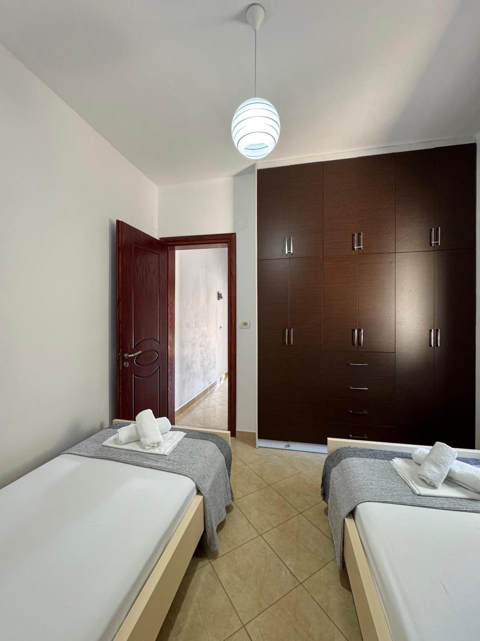 Bed, Bedroom, towels