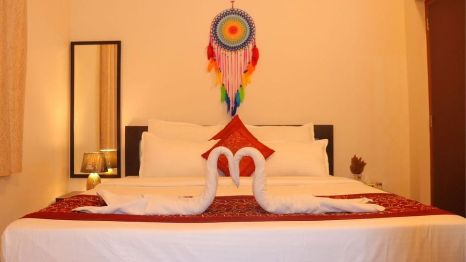 Bed, Bedroom, towels