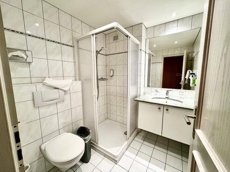Shower, towels