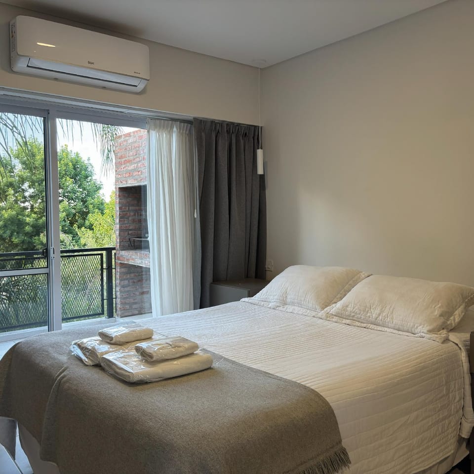 Photo of the whole room, air conditioner