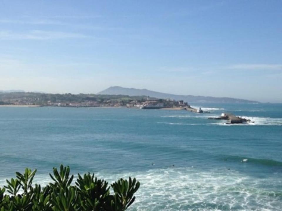 Plage d'Erromardie à 300m : Maison Basque avec Terrasse, 3 Chambres et Parking - FR-1-4-589 Apartment in Saint-Jean-de-Luz