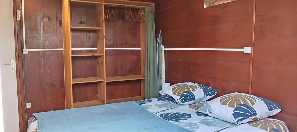 Bed, Photo of the whole room, Bedroom, wardrobe