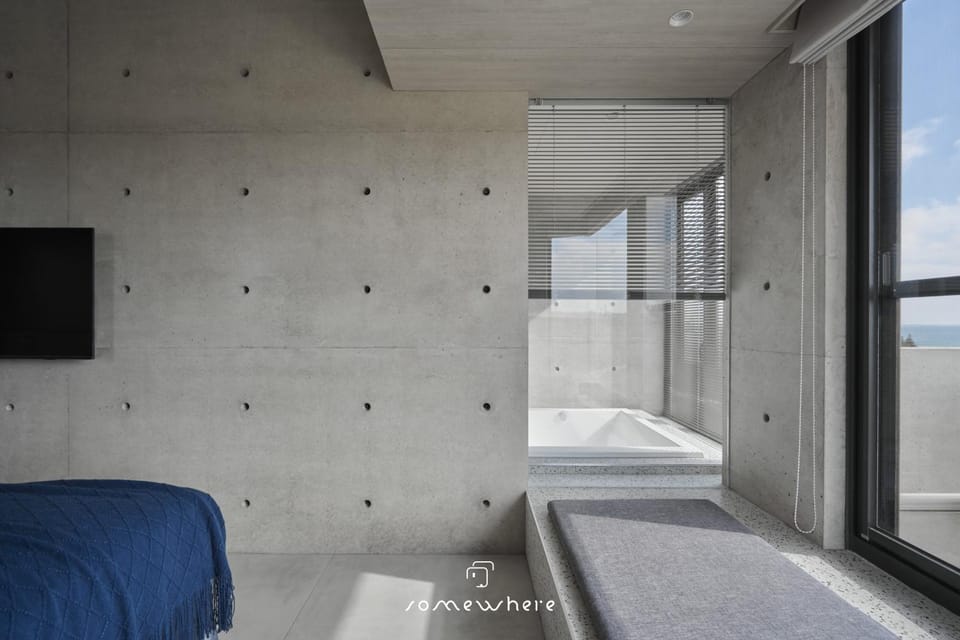 Photo of the whole room, Decorative detail