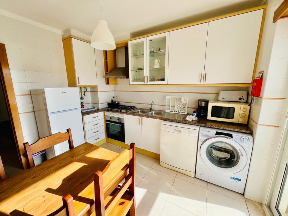 Dining area, dishwasher, oven, toaster, washing machine