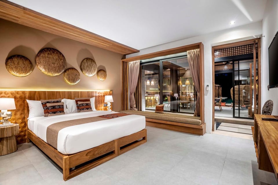 Bed, TV and multimedia, Bedroom