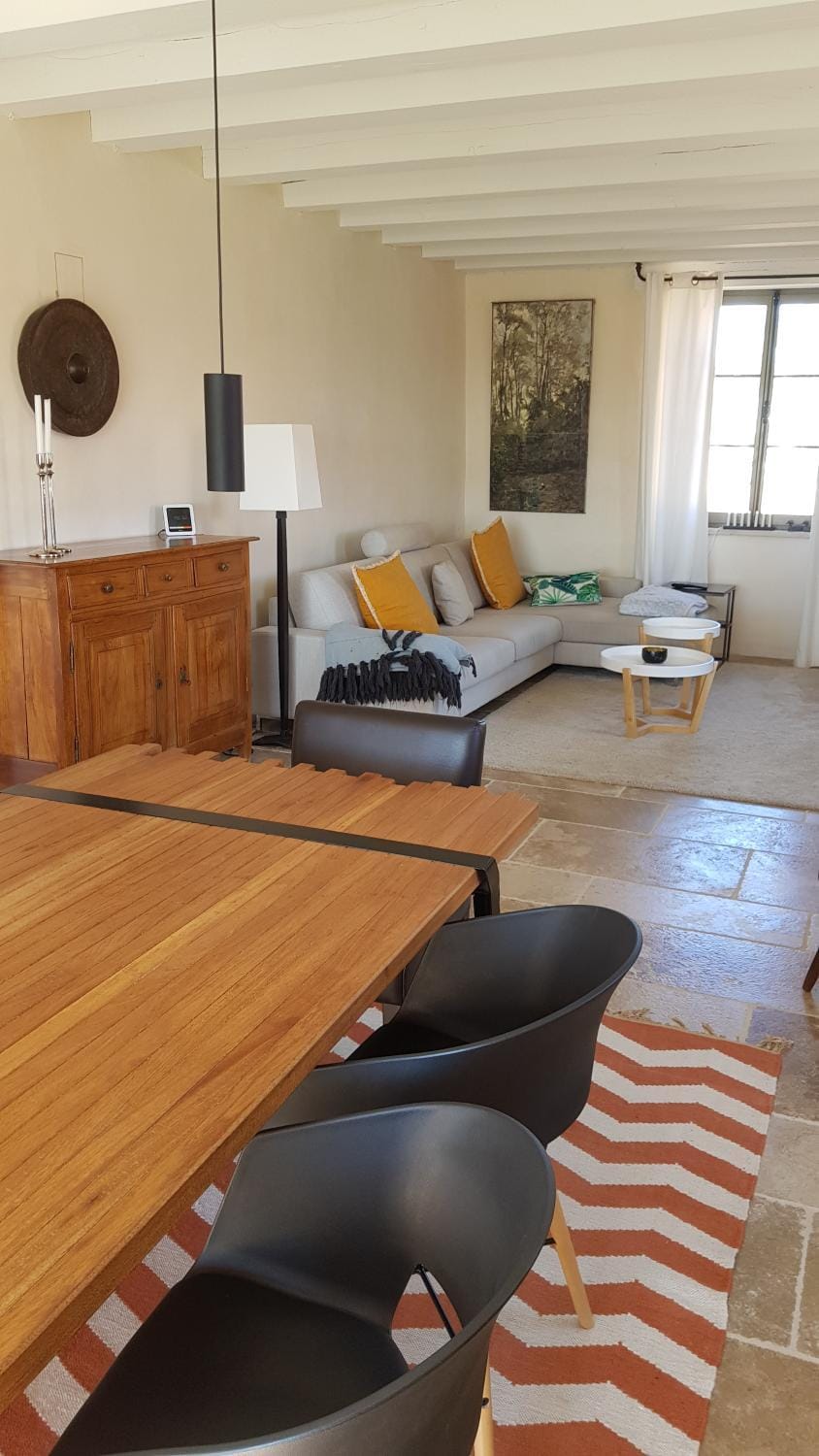 Seating area, Dining area