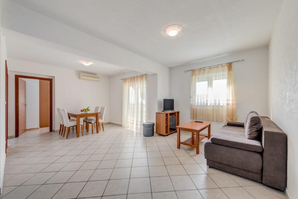 Ruža&Nikolina "1" apartmani - Baška Voda Apartment in Baška Voda