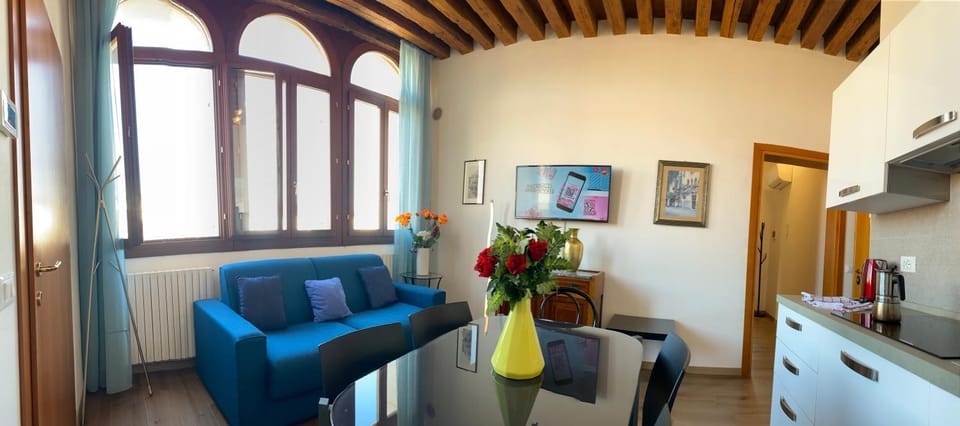 Property building, Kitchen or kitchenette, Living room