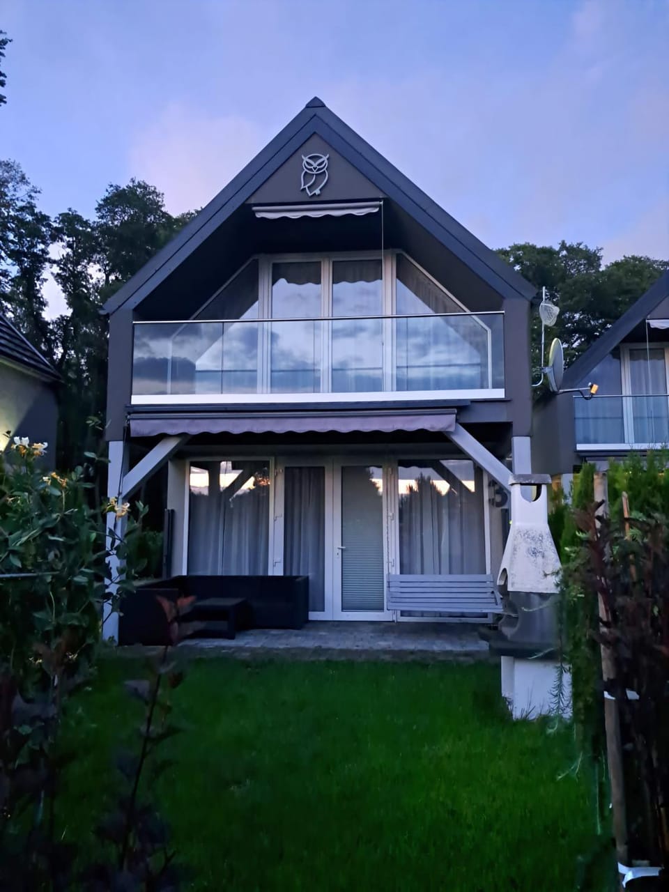 Property building, Day, Garden, Garden view