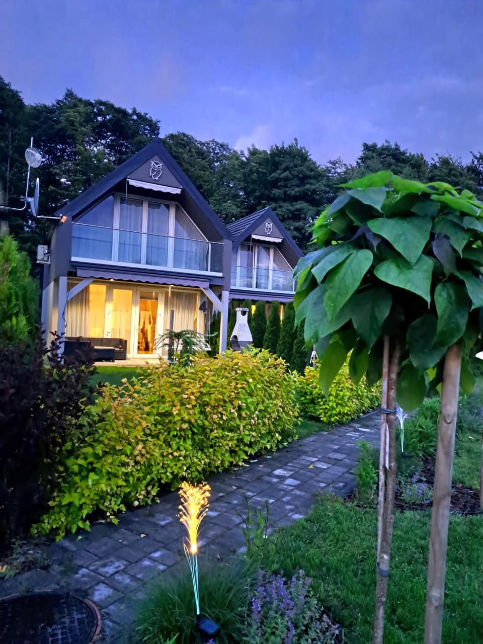 Property building, Day, Garden, Garden view