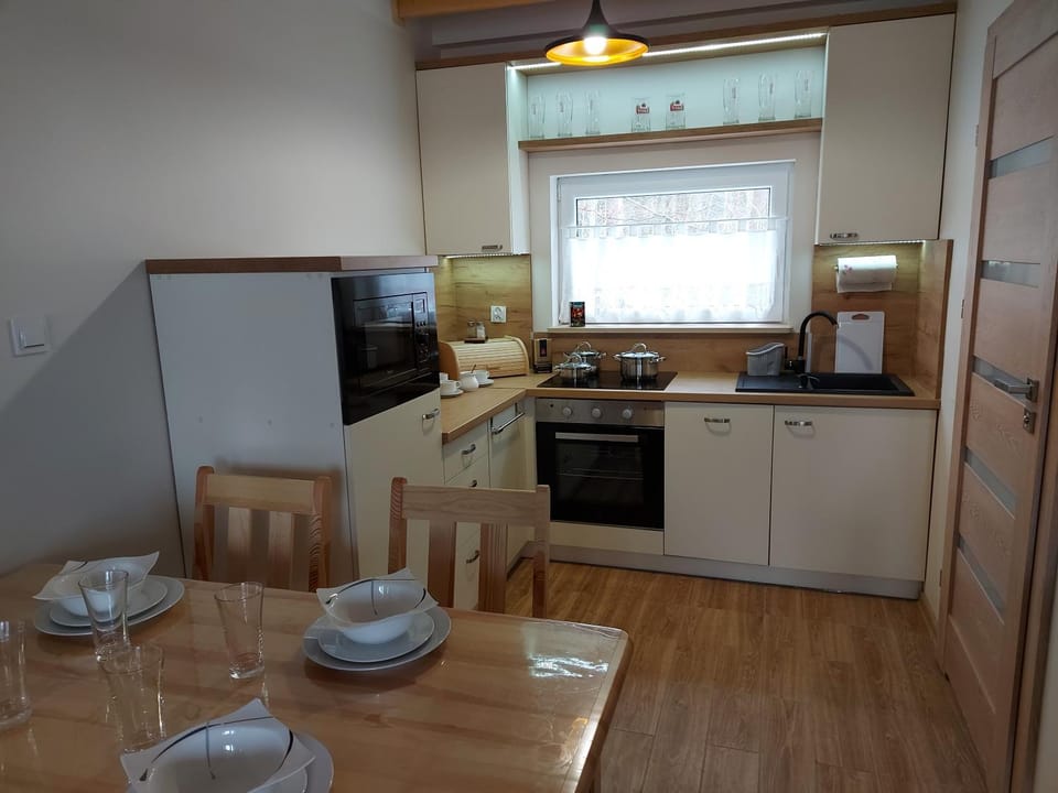Kitchen or kitchenette, Dining area, Communal kitchen