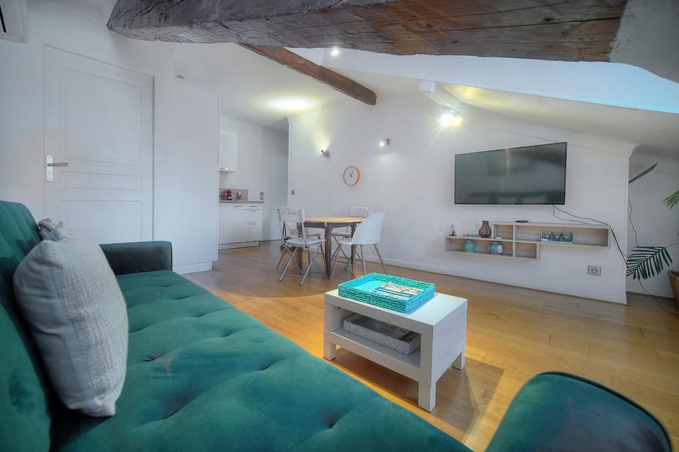Upstays Attic 63m2 Apartment Palais Center Apartment in Cannes