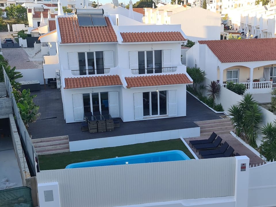 Large Villa - Private Pool - 6 Bedrooms Villa in Albufeira