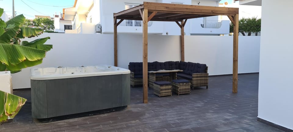 Large Villa - Private Pool - 6 Bedrooms Villa in Albufeira