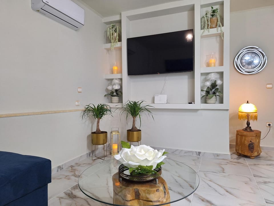 TV and multimedia, Living room, air conditioner