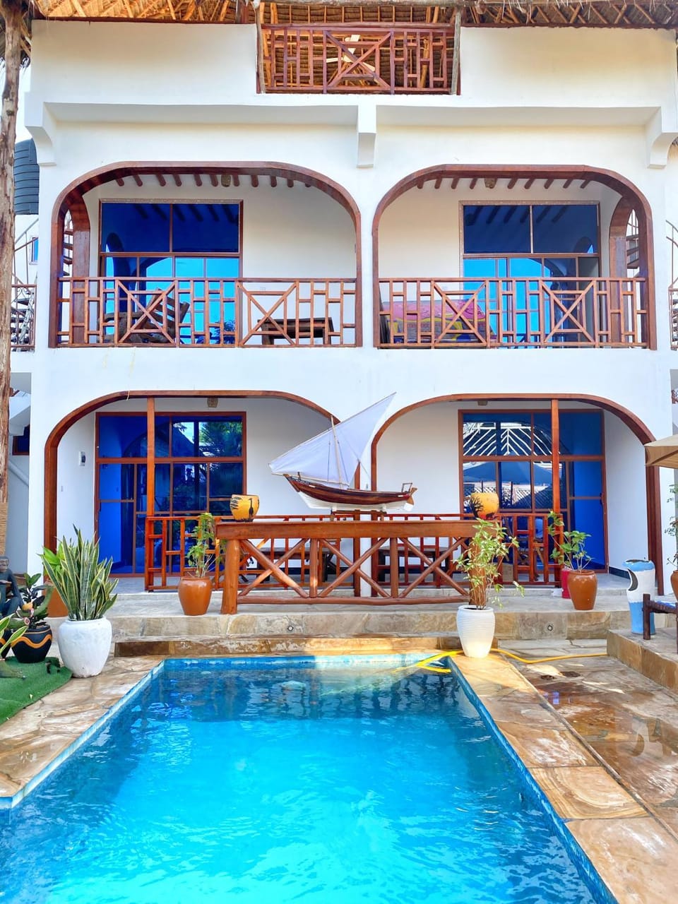 Property building, Patio, Day, View (from property/room), Balcony/Terrace, Pool view, Swimming pool, sunbed
