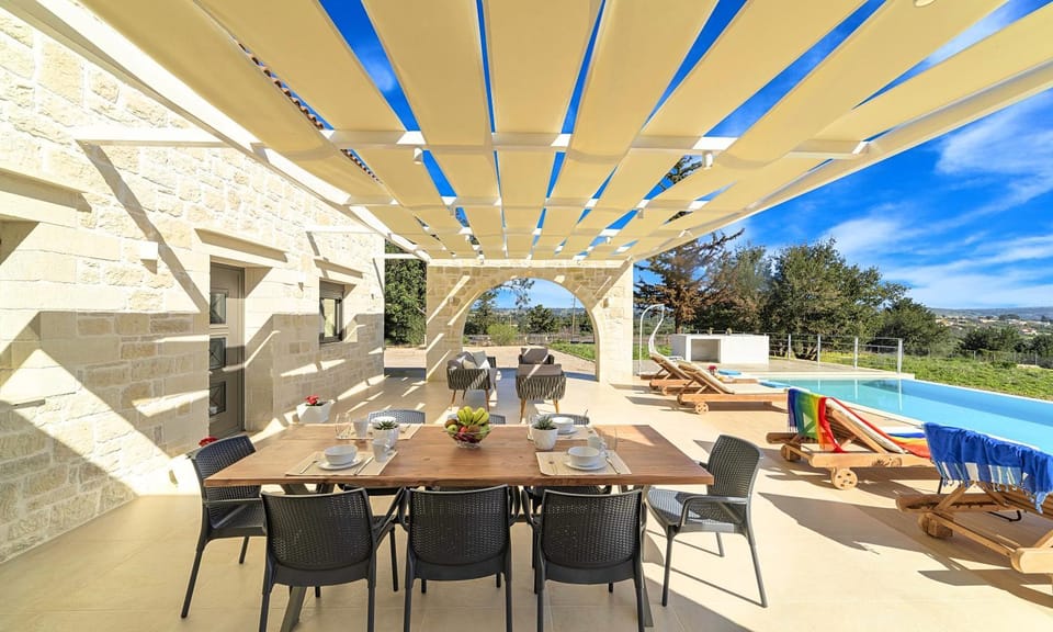 Balcony/Terrace, Seating area, Dining area, Swimming pool
