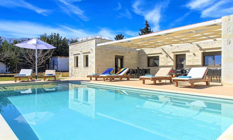 Property building, Garden, Swimming pool, Swimming pool