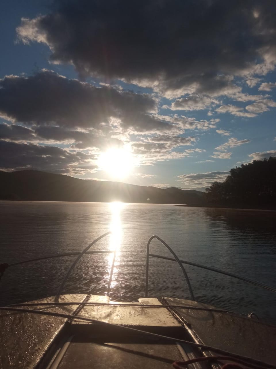 Jacht elektryczny bez patentu Docked boat in Slovakia