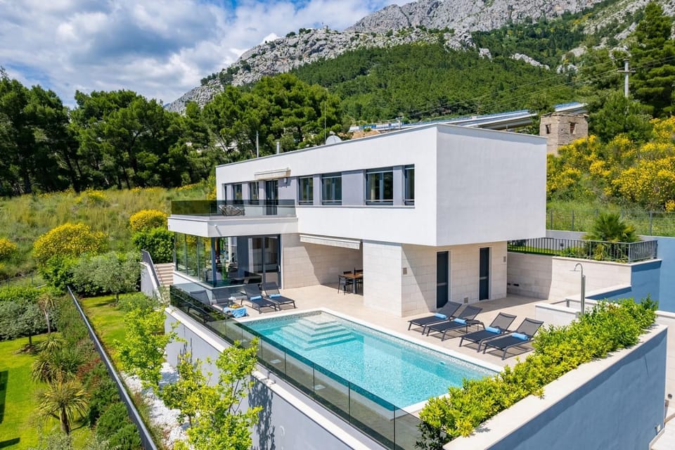 Property building, Day, Pool view, sunbed